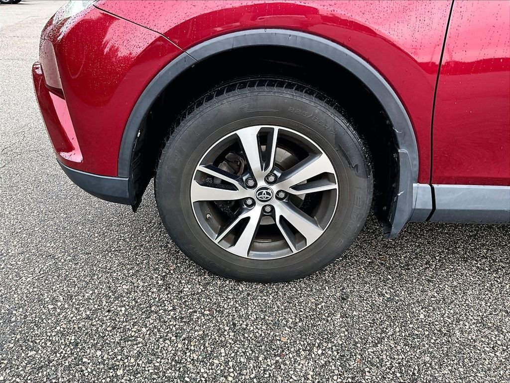 Used 2018 Toyota RAV4 XLE AWD/4WD image 7