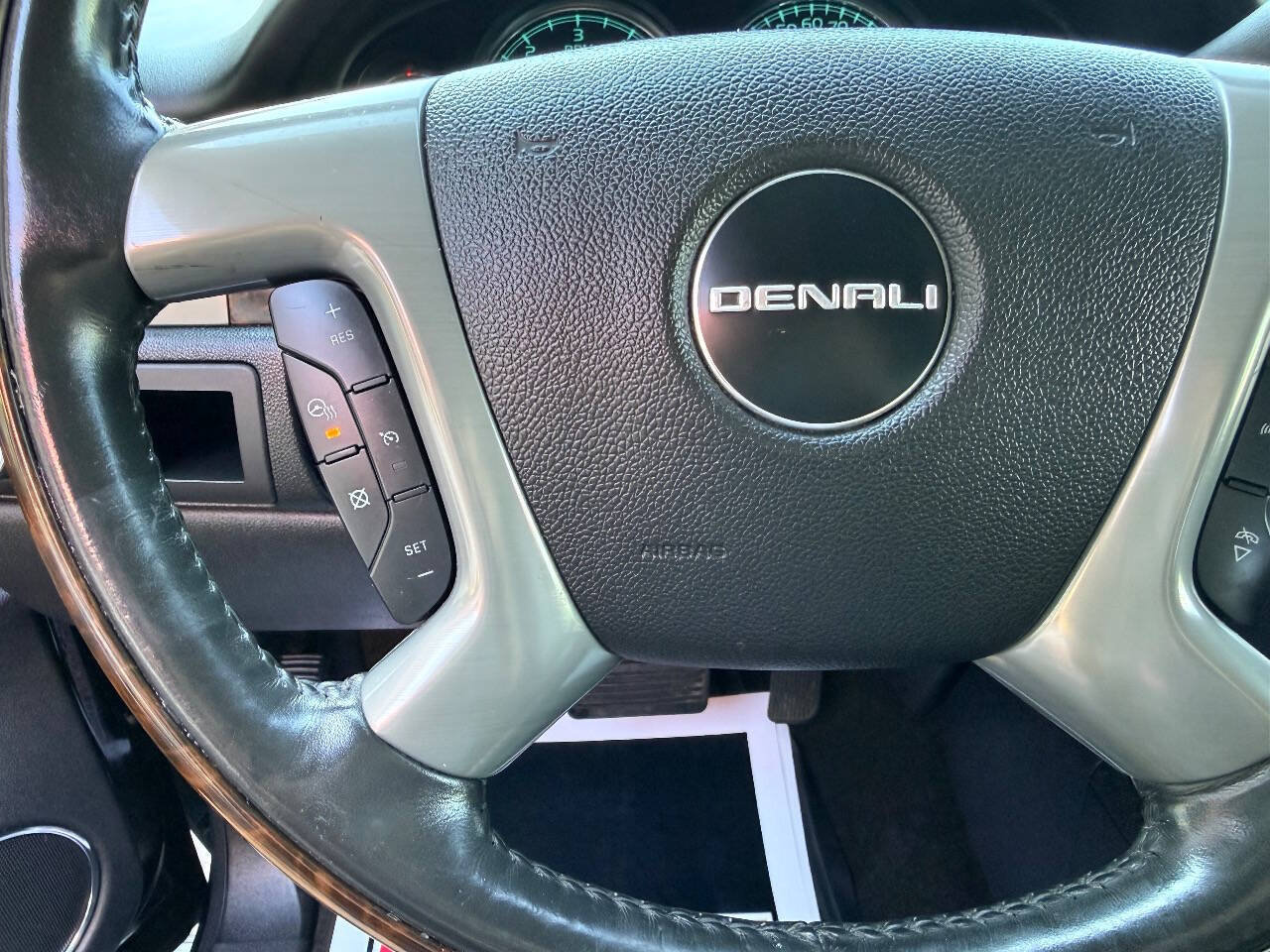Used 2013 GMC Sierra 1500 Denali AWD/4WD image 26