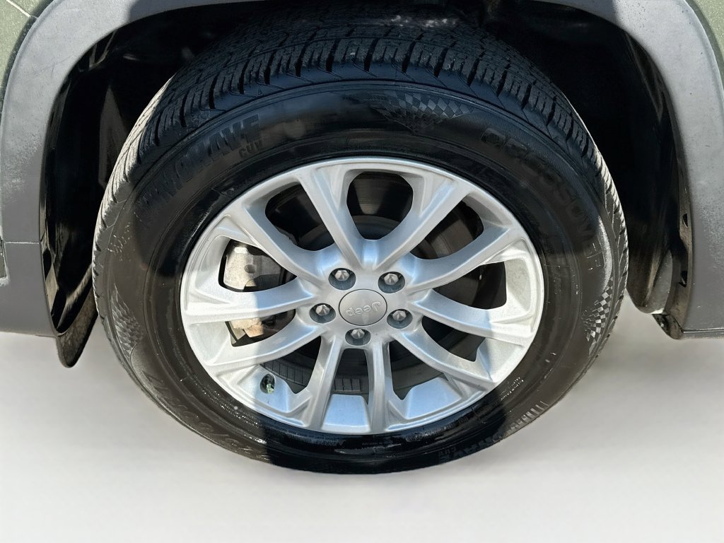 Used 2020 Jeep Cherokee Latitude FWD image 38
