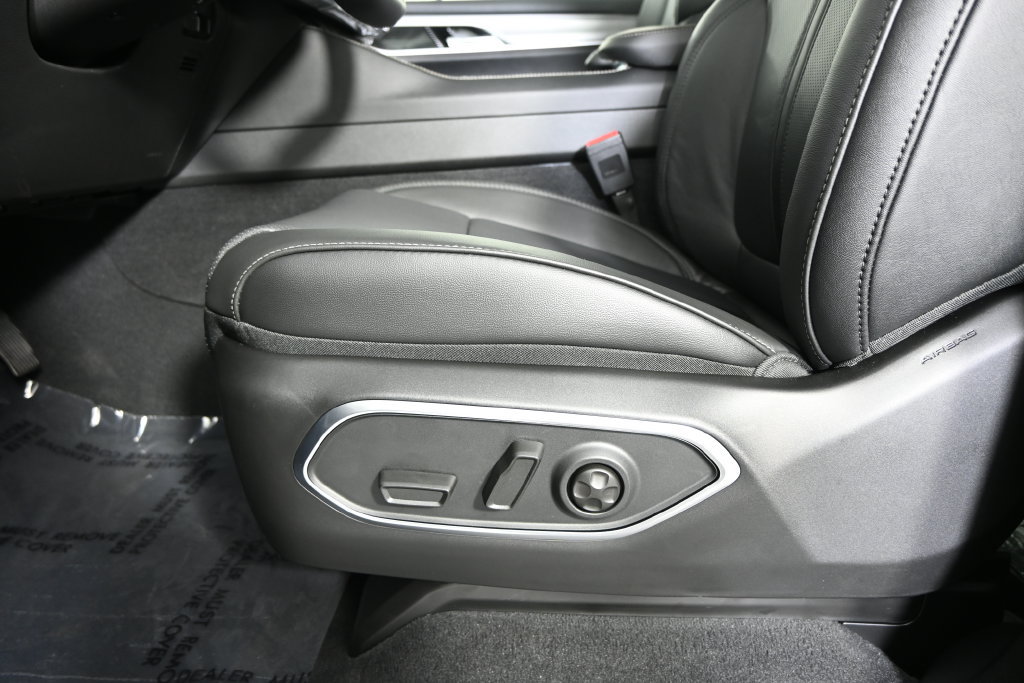 New 2026 Jeep Grand Wagoneer L Limited AWD/4WD image 23