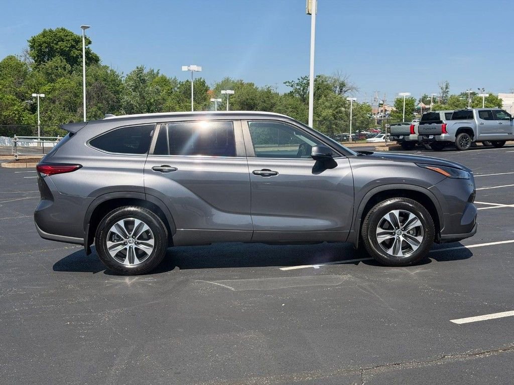 Used 2023 Toyota Highlander XLE AWD/4WD video 2