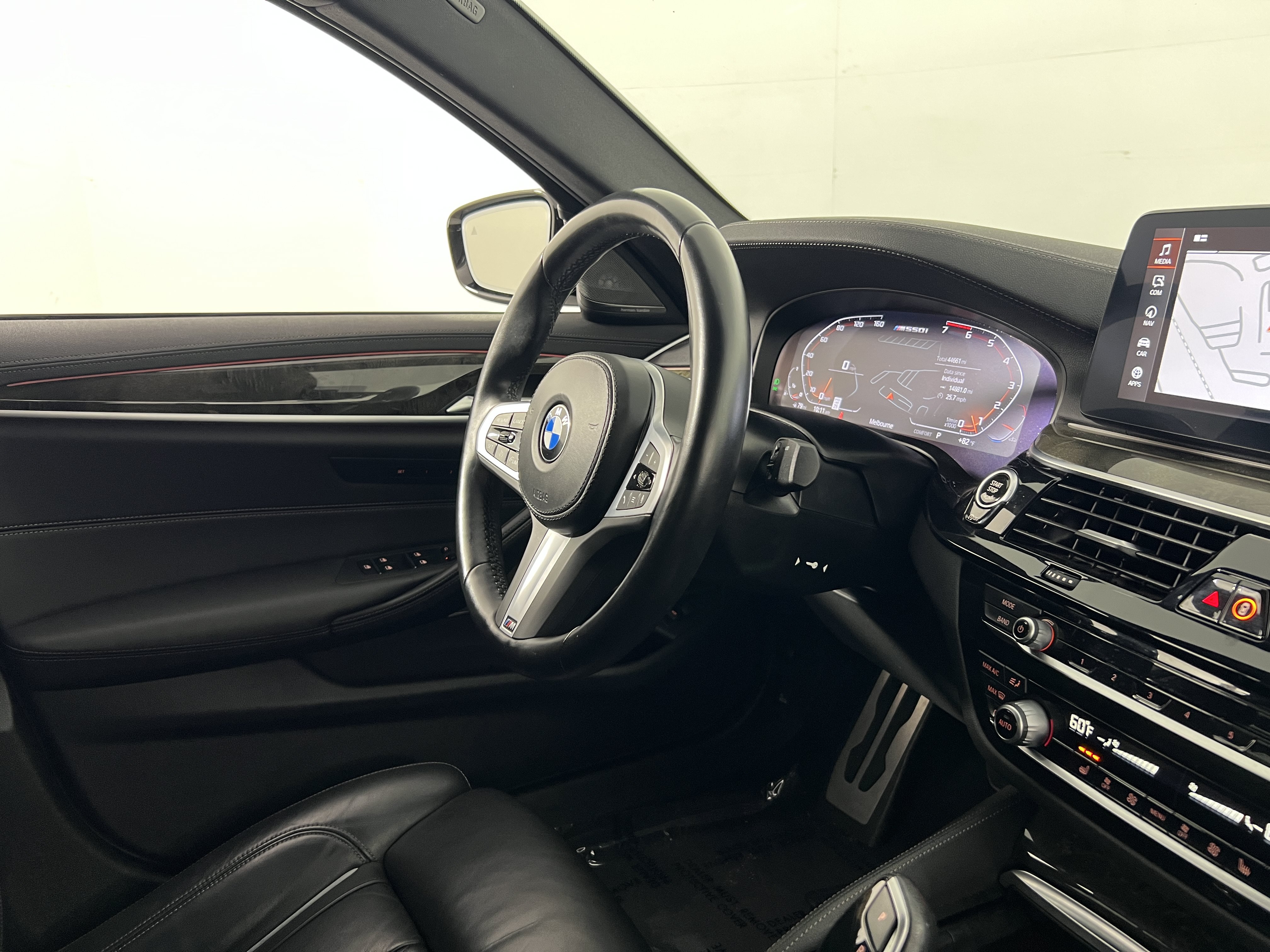 Used 2022 BMW M550i xDrive AWD/4WD image 10