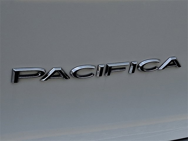 Used 2024 Chrysler Pacifica Select image 34