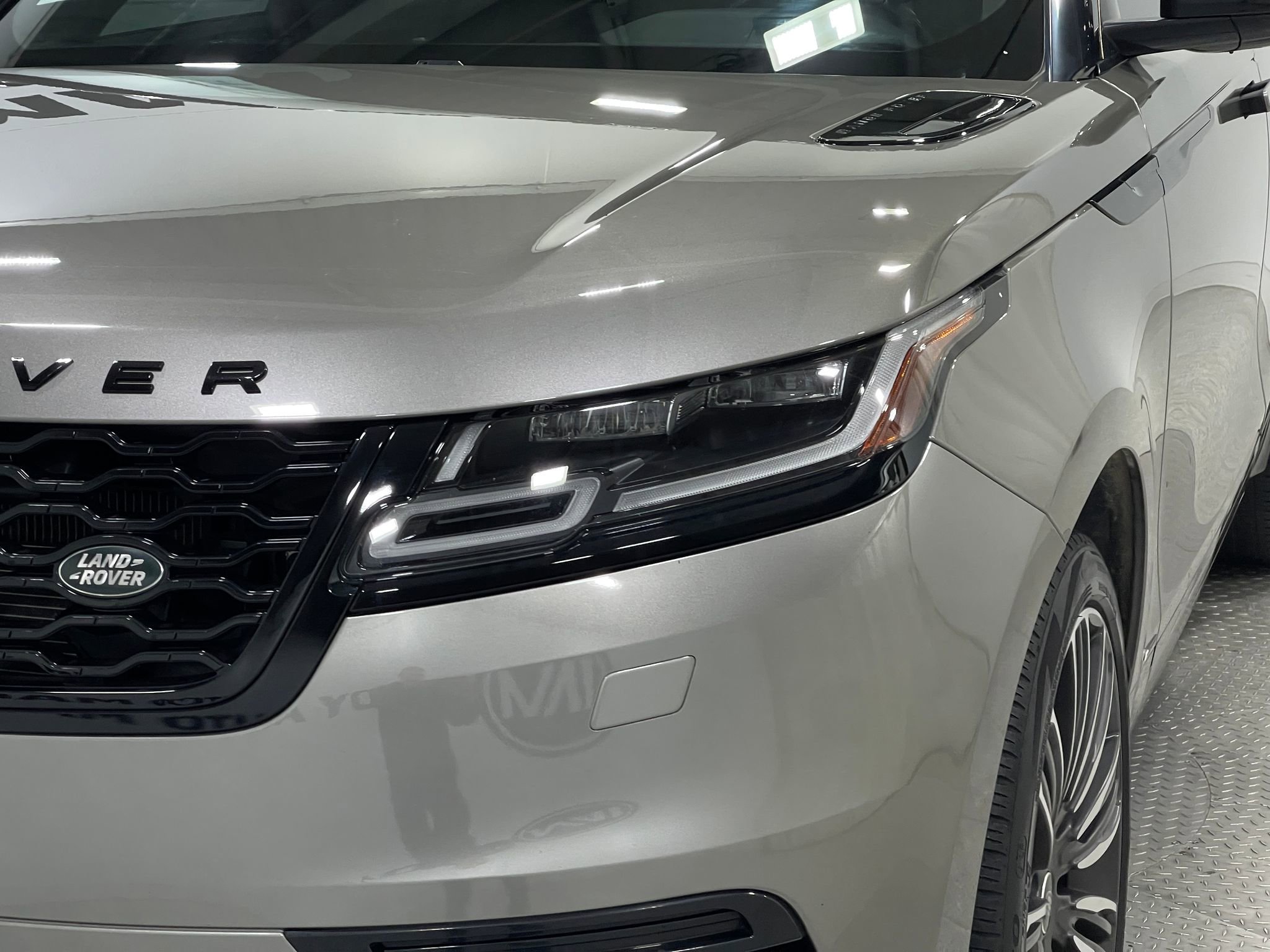 Used 2020 Land Rover Range Rover Velar R-Dynamic S image 33