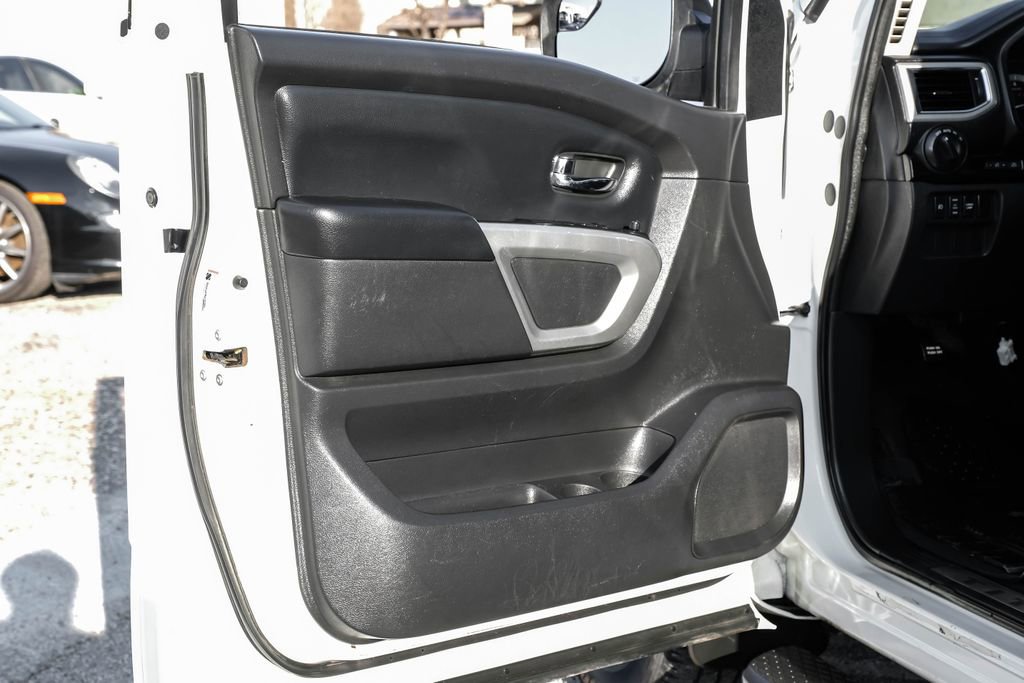 Used 2017 Nissan Titan SV image 36