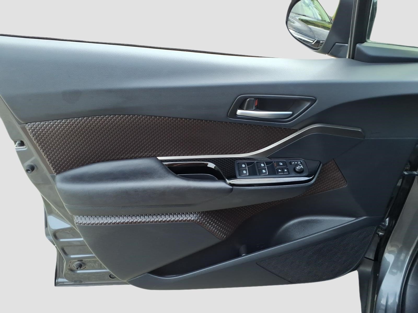 Used 2019 Toyota C-HR Limited FWD image 16