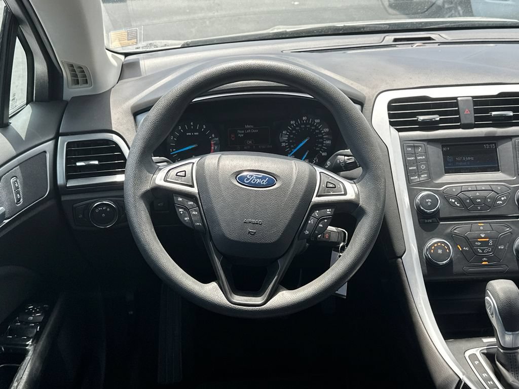Used 2015 Ford Fusion SE FWD image 23