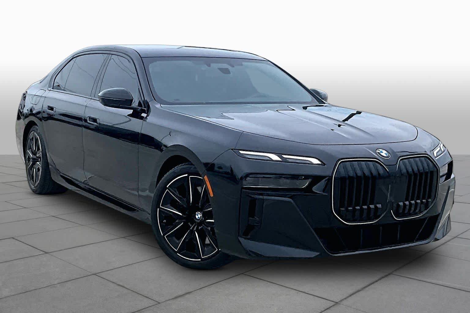 Used 2026 BMW 760i xDrive AWD/4WD image 2