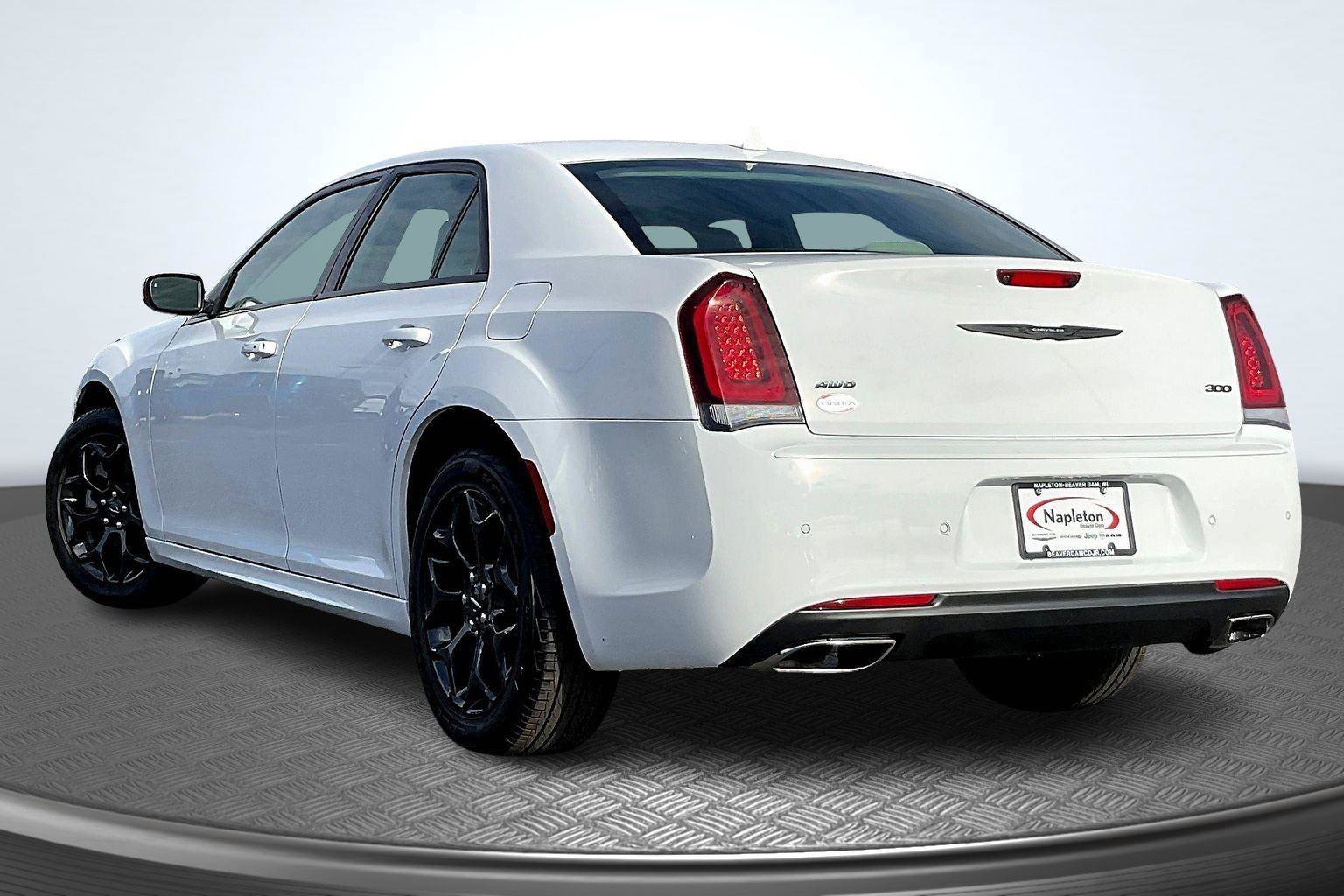 Used 2023 Chrysler 300 Touring L image 13