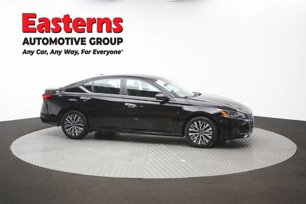 Used 2025 Nissan Altima 2.5 SV FWD image 44