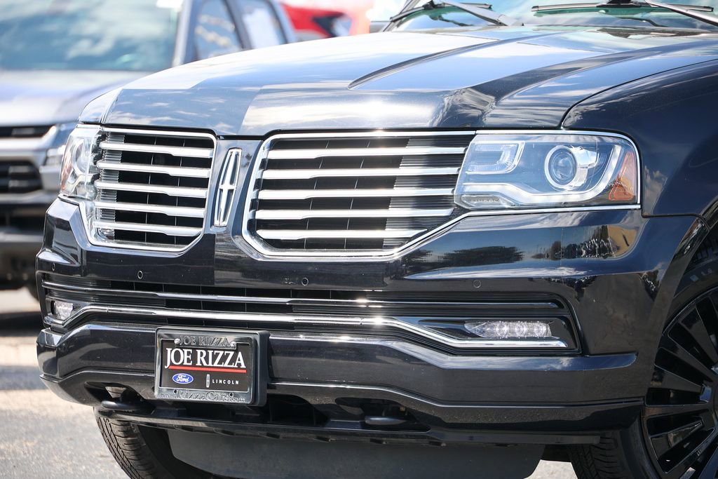 Used 2017 Lincoln Navigator Select image 13
