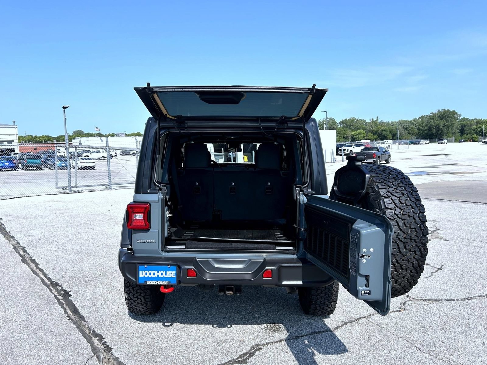 Used 2024 Jeep Wrangler Unlimited Rubicon w/ Convenience Group AWD/4WD image 22