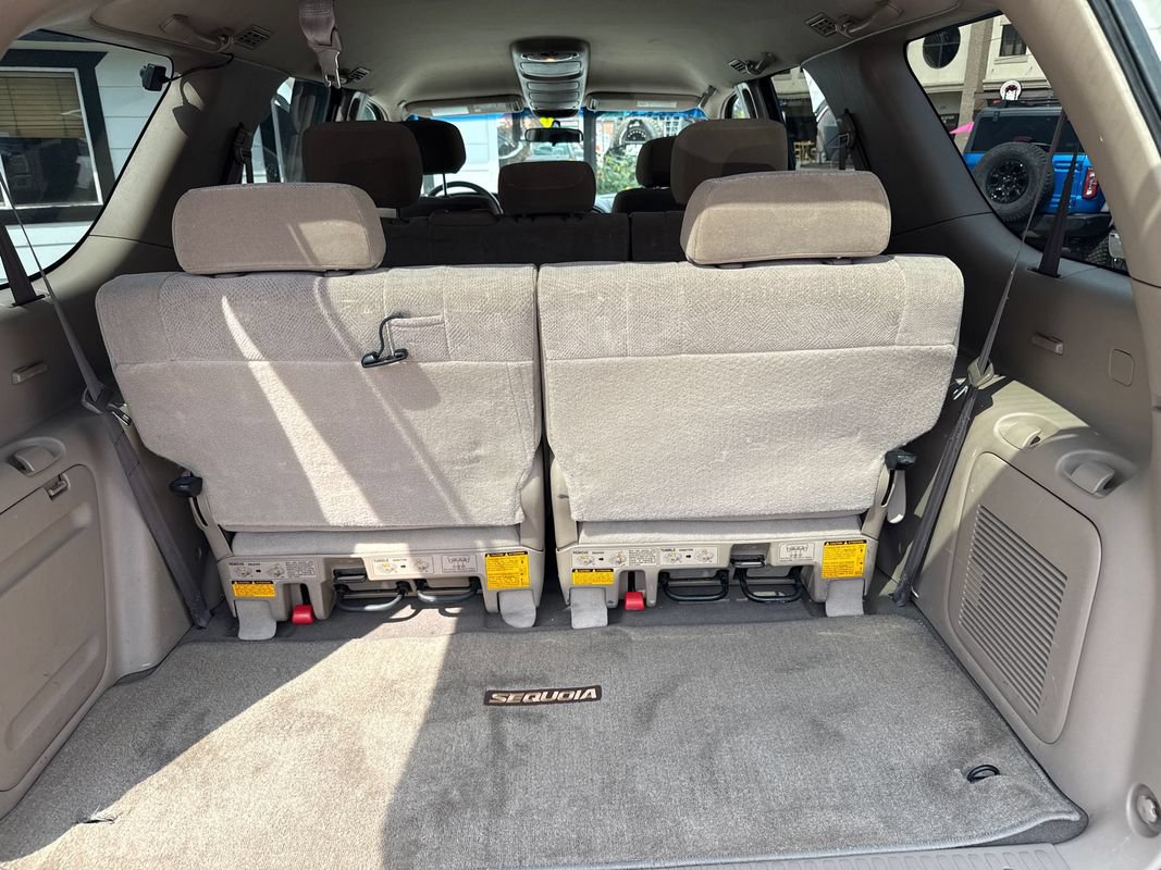 Used 2004 Toyota Sequoia SR5 AWD/4WD image 30