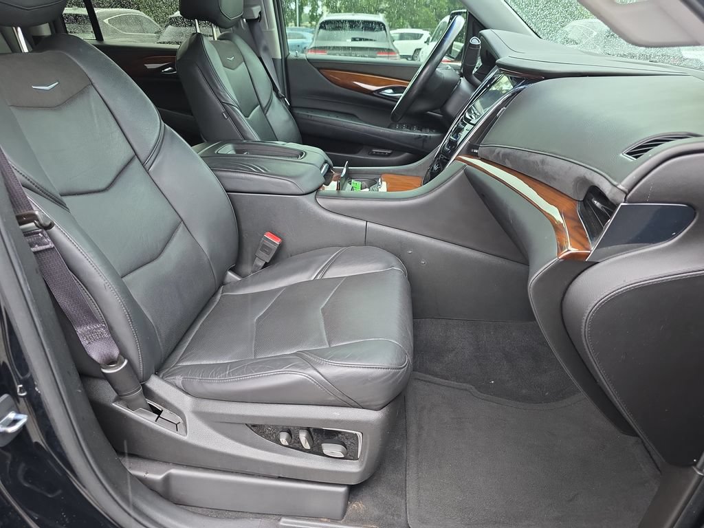 Used 2016 Cadillac Escalade ESV Luxury RWD image 40