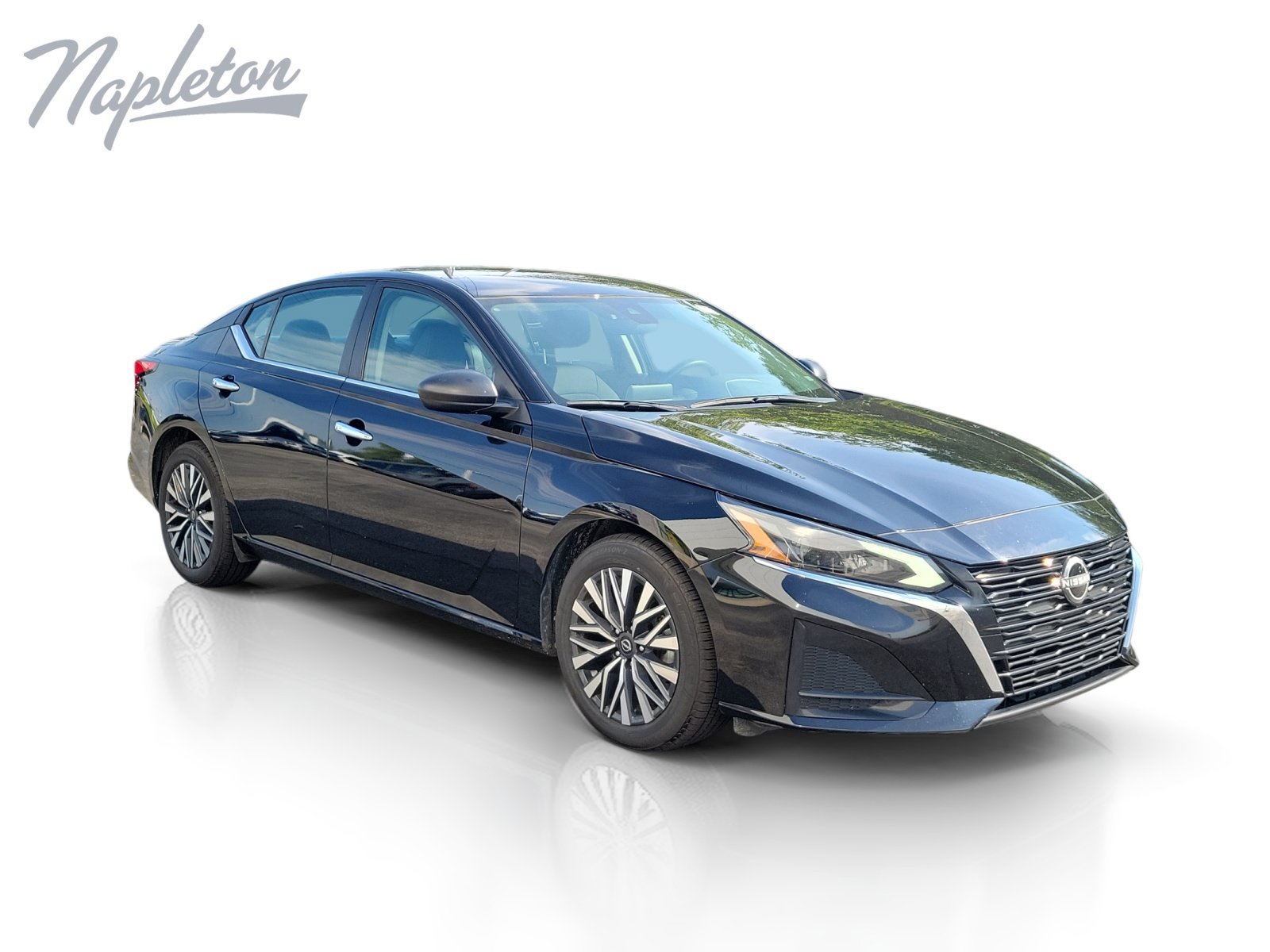 Used 2025 Nissan Altima 2.5 SV FWD image 8