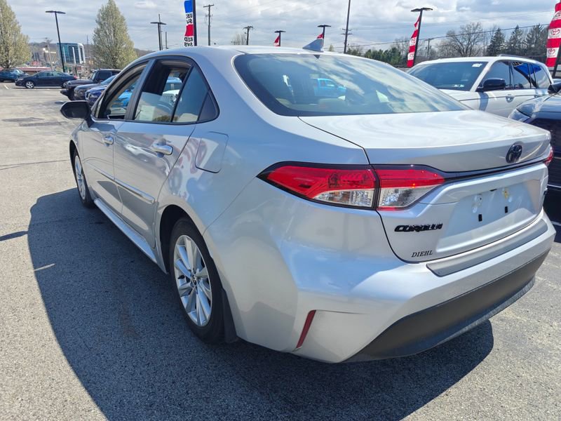 Used 2023 Toyota Corolla LE w/ LE Convenience Package image 5