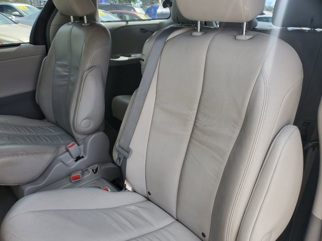Used 2012 Toyota Sienna XLE FWD image 26