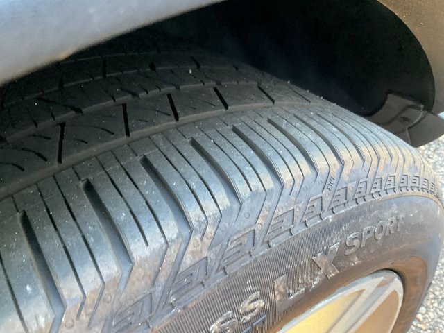 Used 2020 Mercedes-Benz GLE 350 4MATIC w/ Premium Package image 12