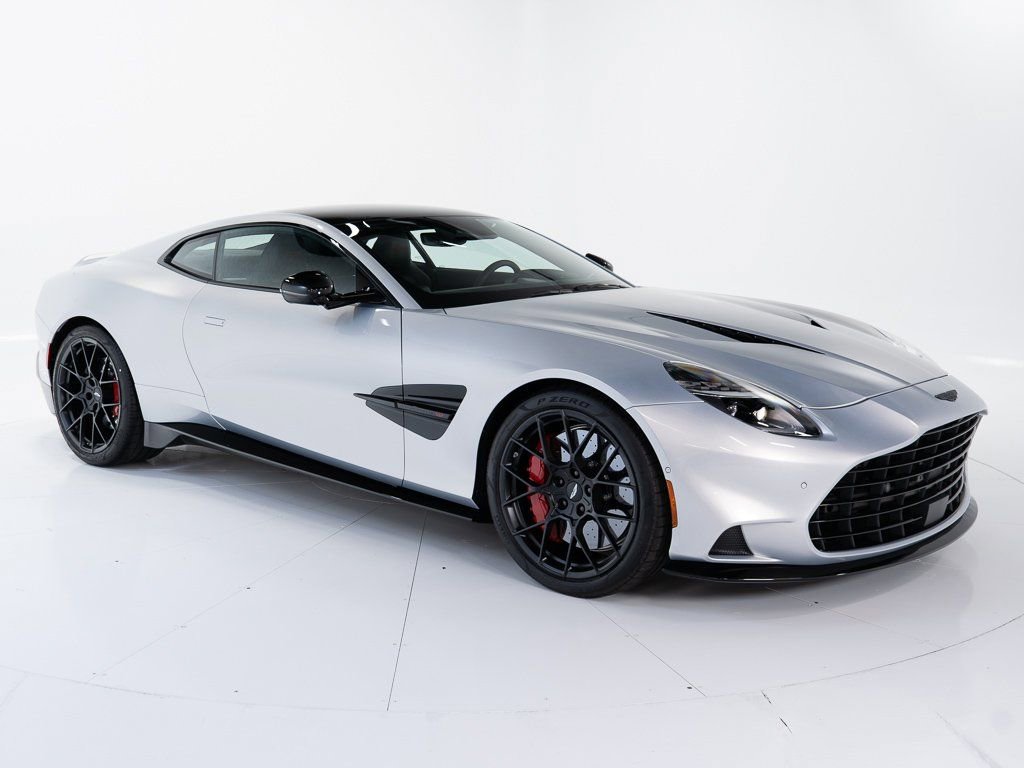 Used 2025 Aston Martin Vanquish RWD image 8