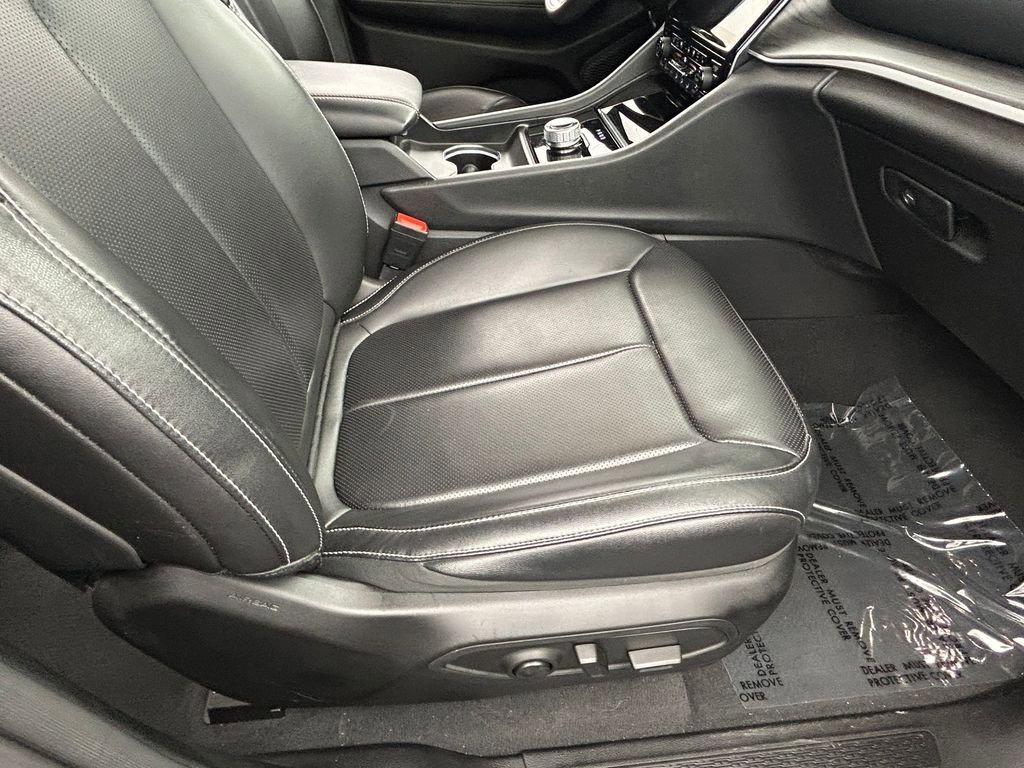 Used 2024 Jeep Grand Cherokee Limited w/ Luxury Tech Group II image 50