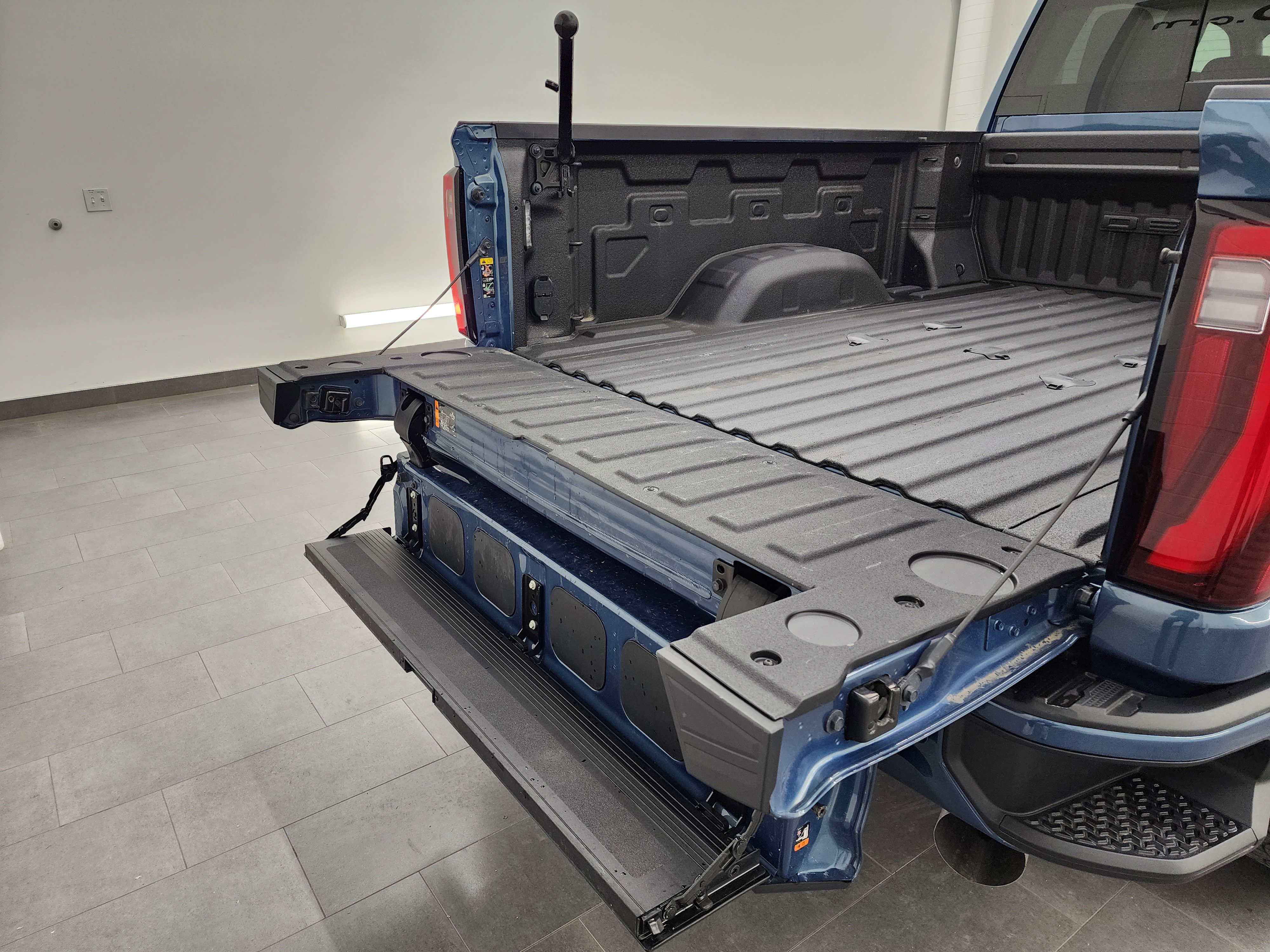 Used 2024 GMC Sierra 2500 Denali w/ Denali Reserve Package image 35