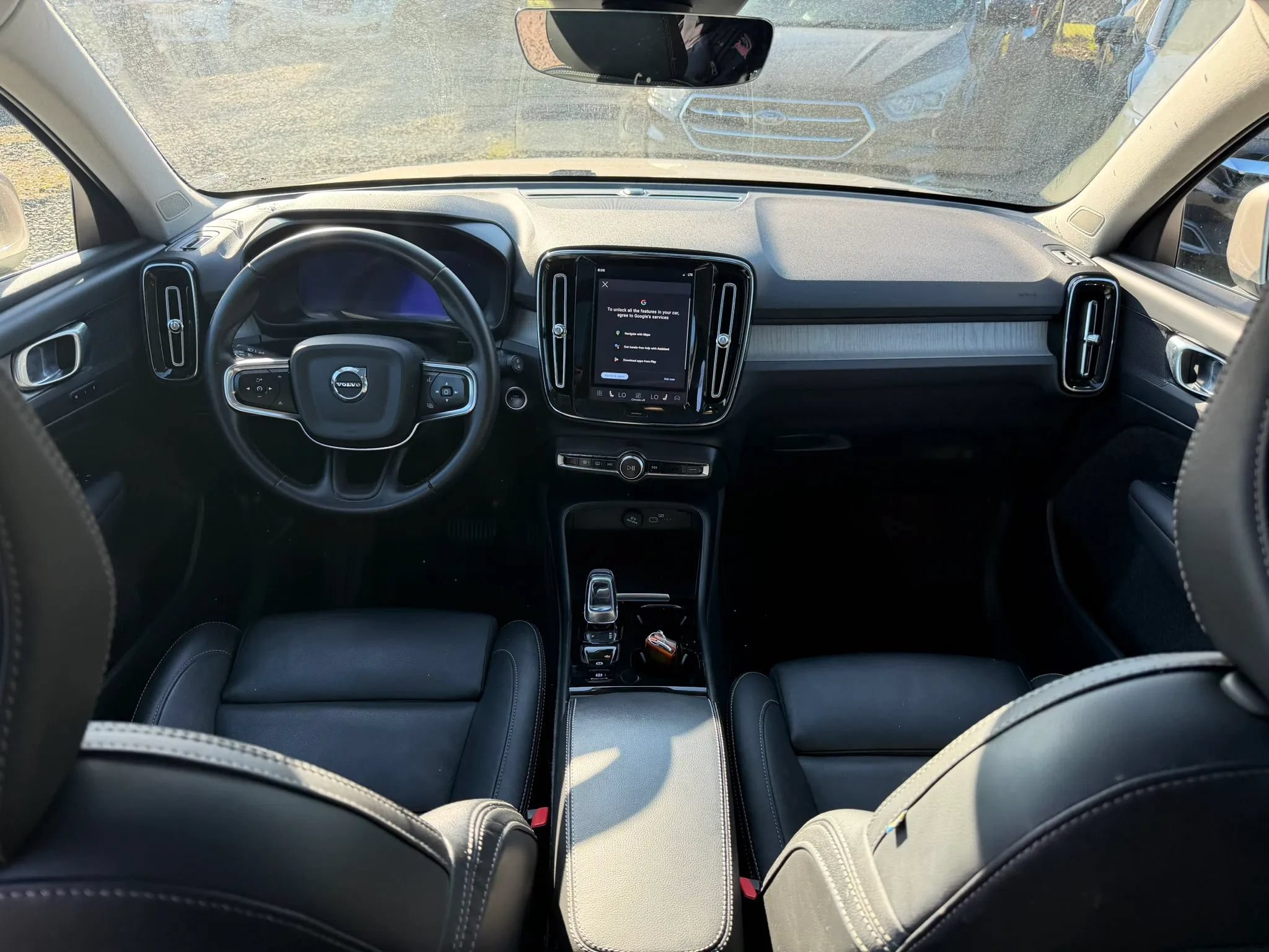 Used 2024 Volvo XC40 B5 Plus AWD/4WD image 28