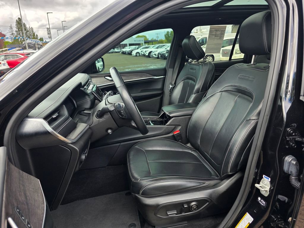 Used 2022 Jeep Grand Cherokee Overland AWD/4WD image 4