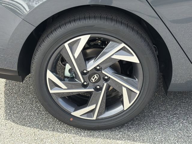 New 2026 Hyundai Elantra Limited image 17