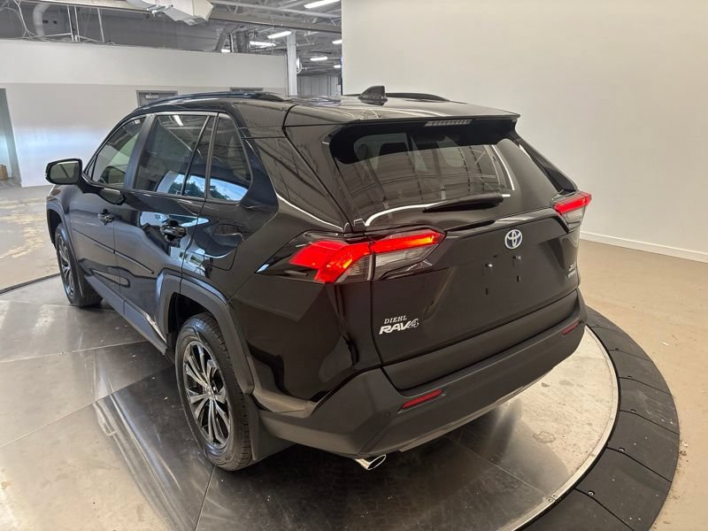 Used 2022 Toyota RAV4 XLE Premium AWD/4WD image 5