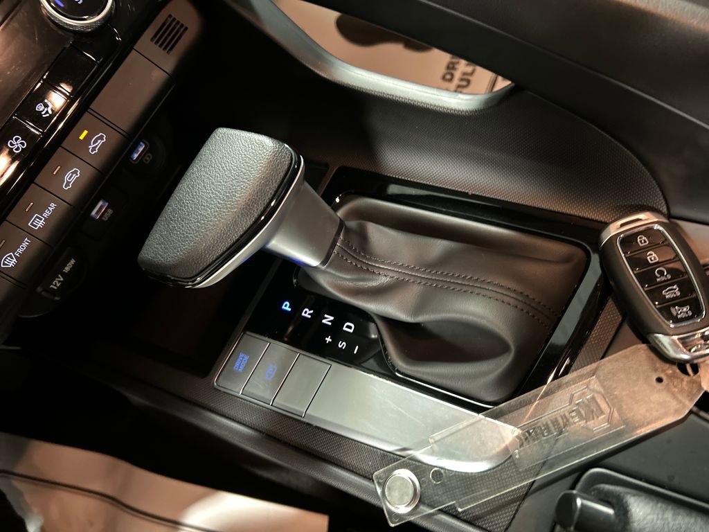 Used 2023 Hyundai Elantra SEL w/ Cargo Package image 18