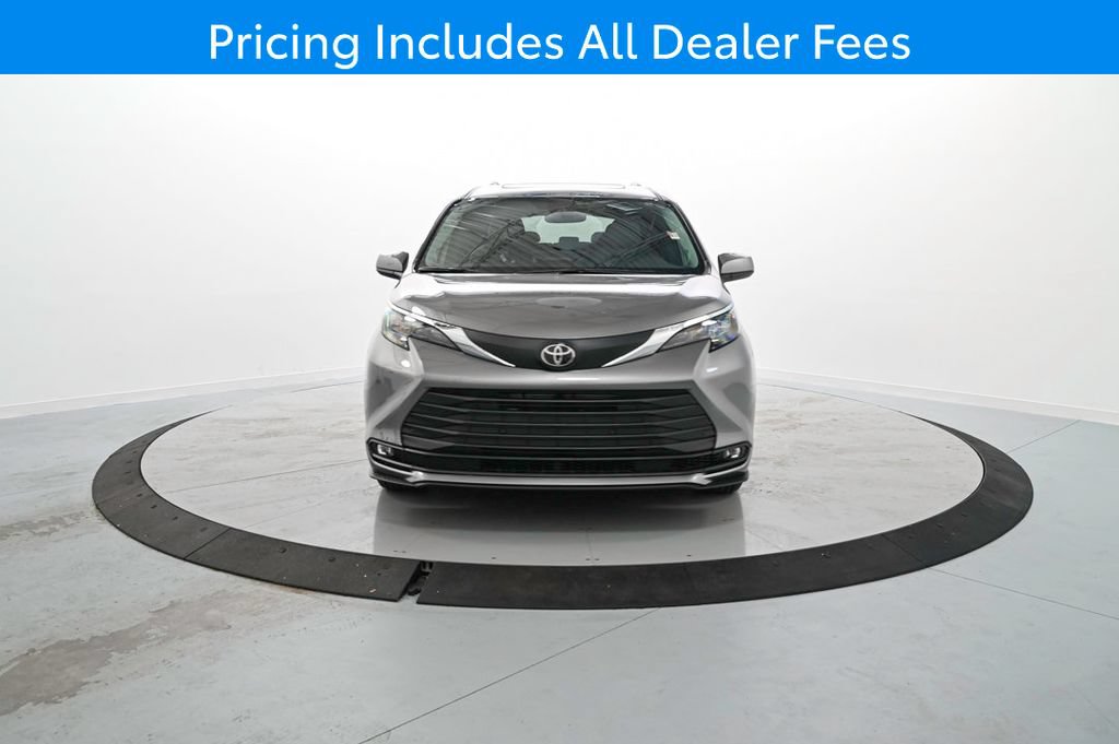 New 2026 Toyota Sienna XLE FWD image 2