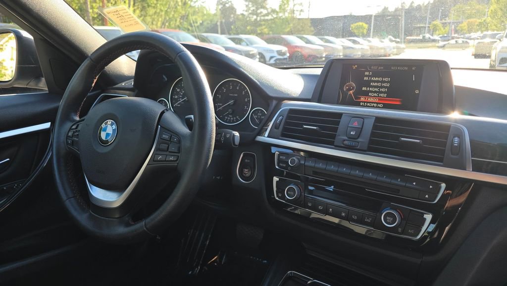 Used 2017 BMW 330i Sedan RWD image 11