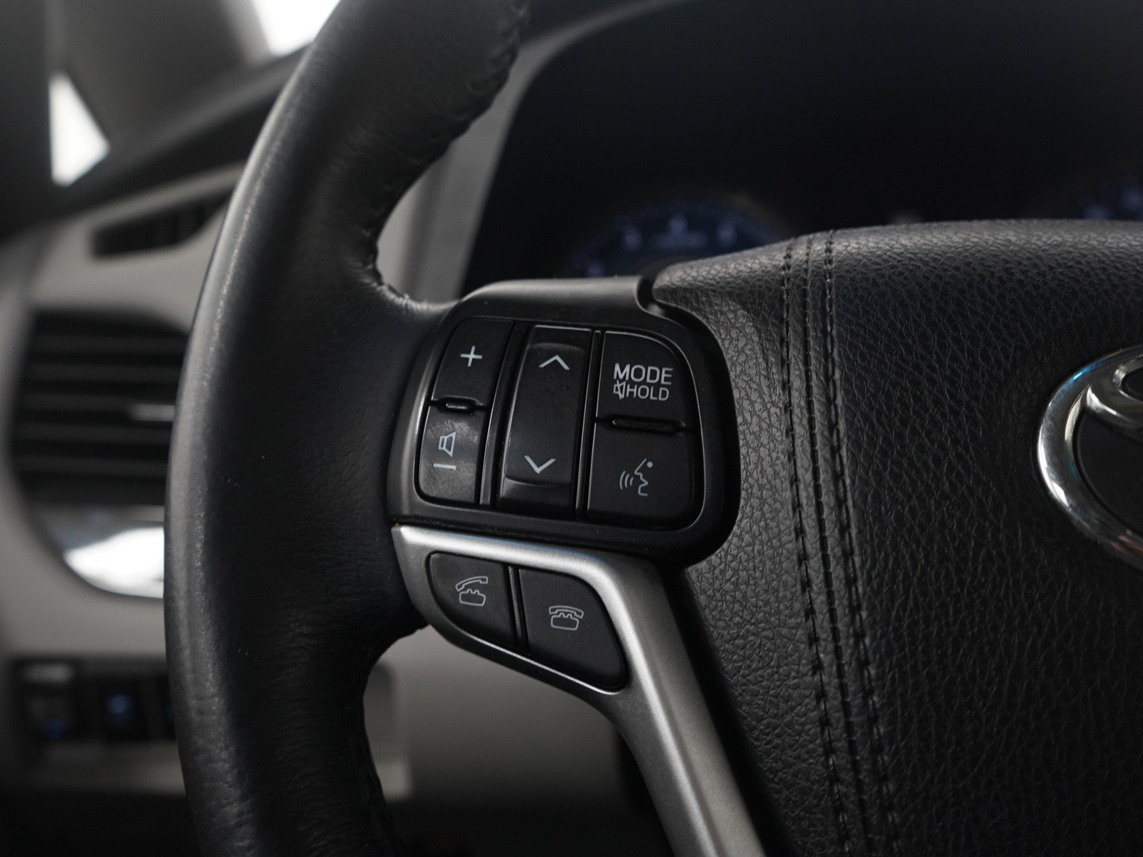 Used 2017 Toyota Sienna XLE image 27