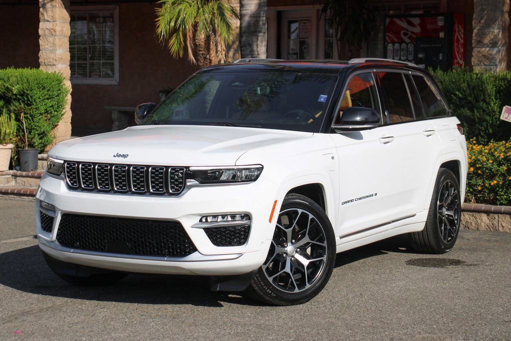 Used 2022 Jeep Grand Cherokee Summit AWD/4WD image 4