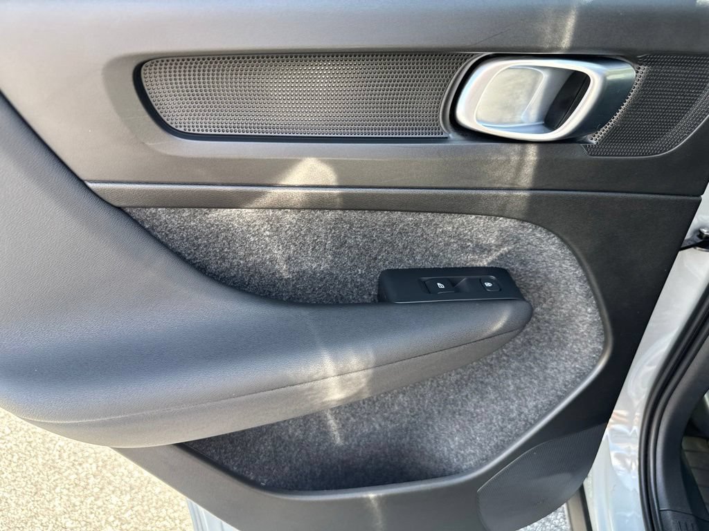 Used 2025 Volvo XC40 B5 Plus w/ Protection Package Premier AWD/4WD image 13