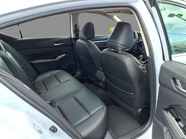 Used 2023 Nissan Altima 2.5 SR w/ SR Premium Package FWD image 11