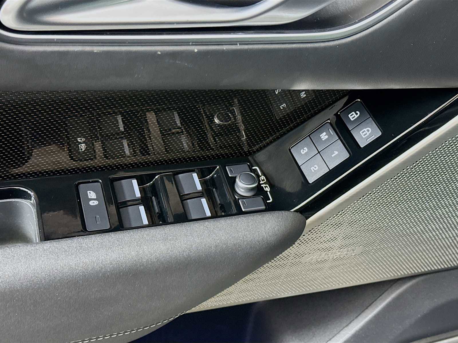 Used 2023 Land Rover Range Rover Velar HST image 19