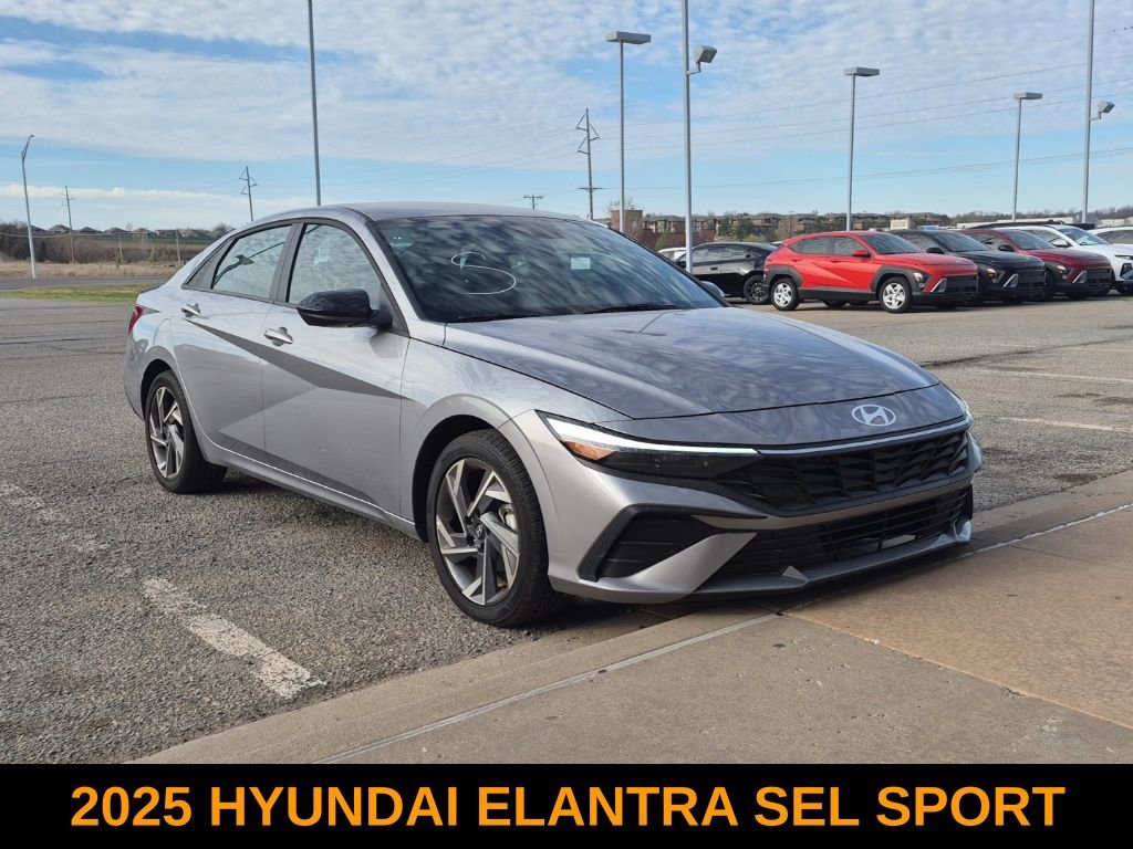 Used 2025 Hyundai Elantra Sport image 1