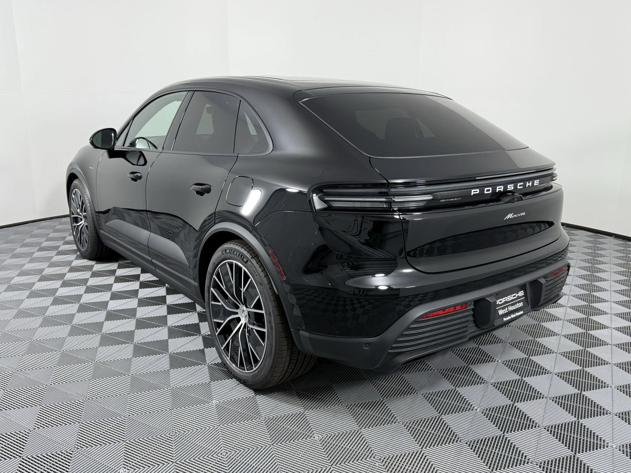 New 2025 Porsche Macan Electric image 3