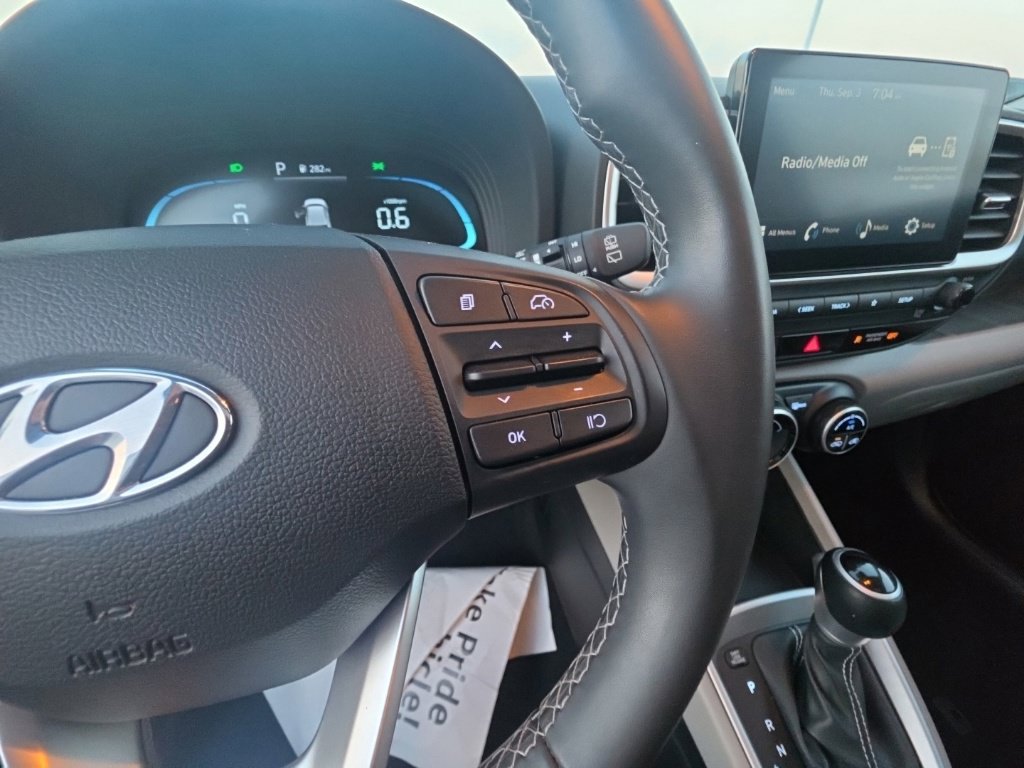 Used 2025 Hyundai Venue SEL FWD image 16