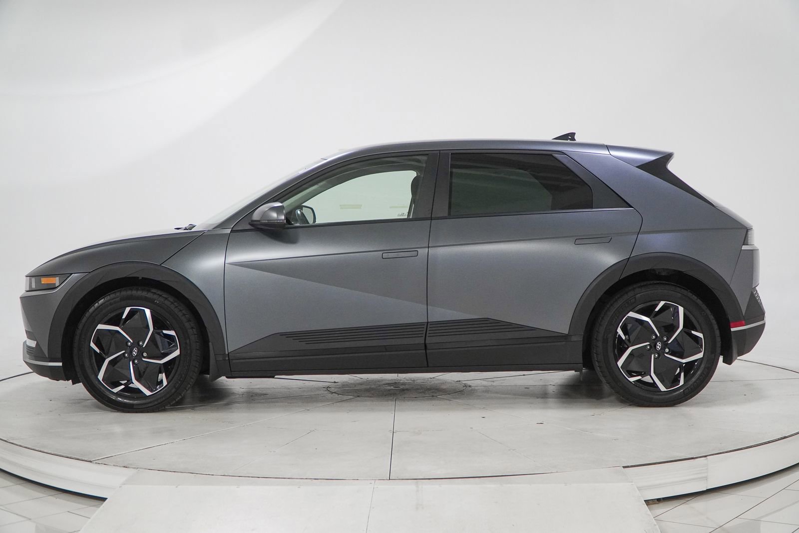 Used 2024 Hyundai Ioniq 5 SEL AWD/4WD image 5