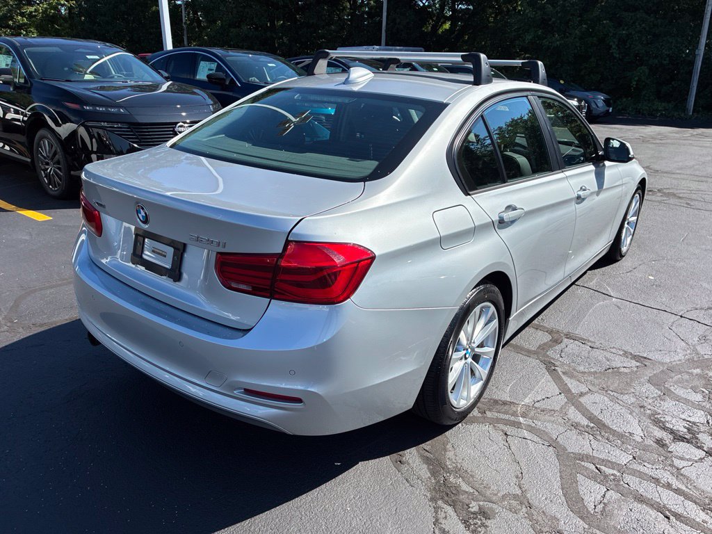 Used 2017 BMW 320i xDrive Sedan AWD/4WD image 7