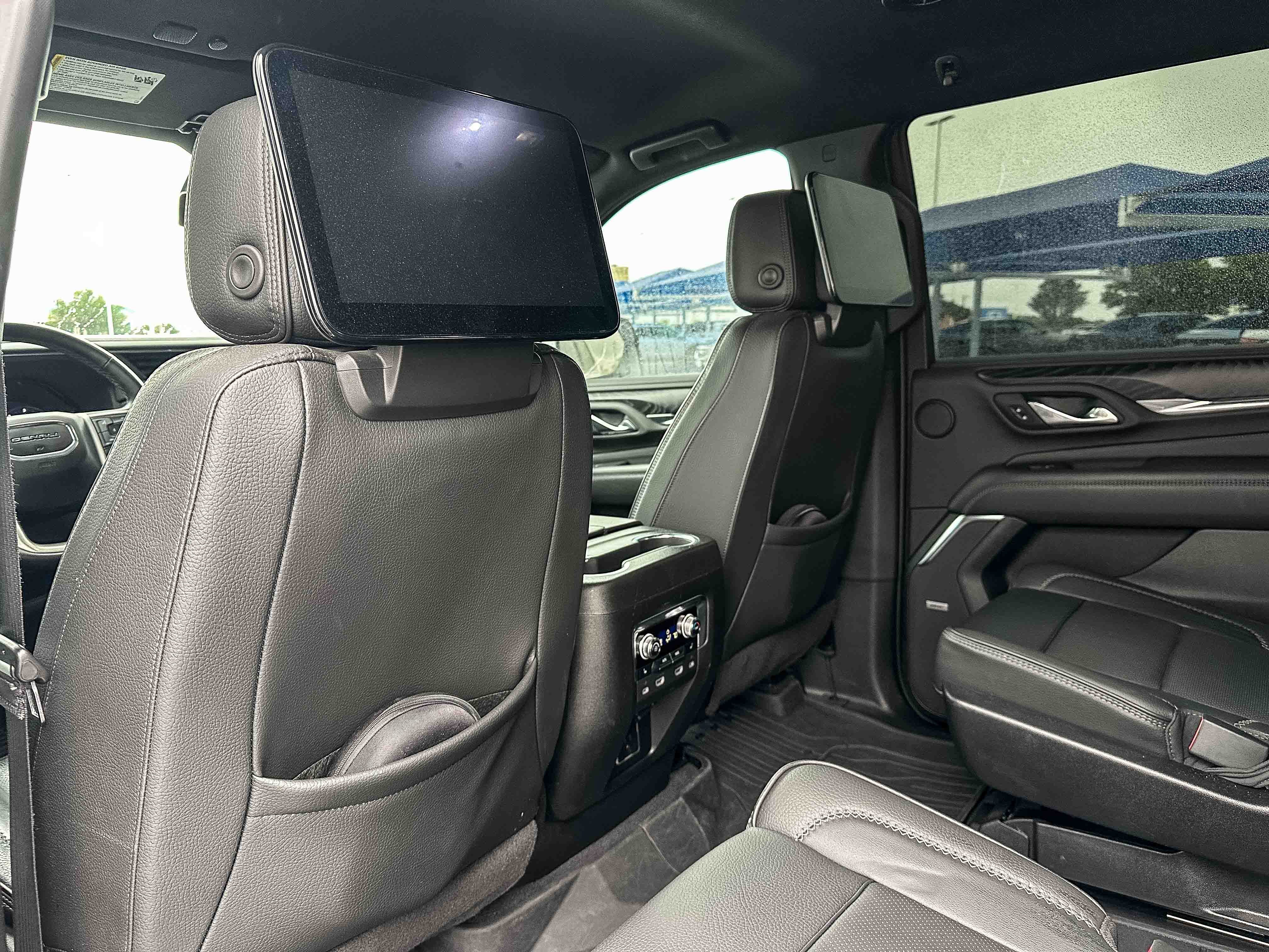 Used 2023 GMC Yukon Denali AWD/4WD image 17