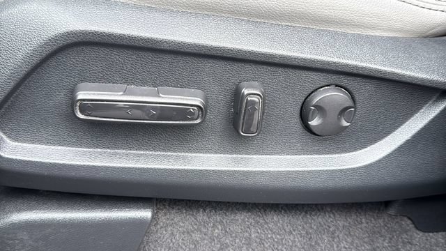 Used 2024 Honda Pilot Touring image 11