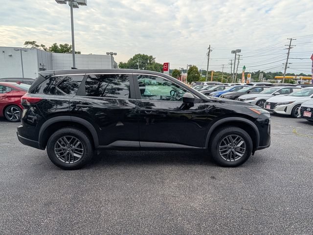 Used 2024 Nissan Rogue S FWD image 2