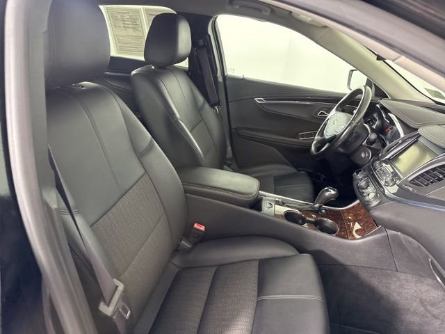 Used 2015 Chevrolet Impala LT w/ Convenience Package image 16