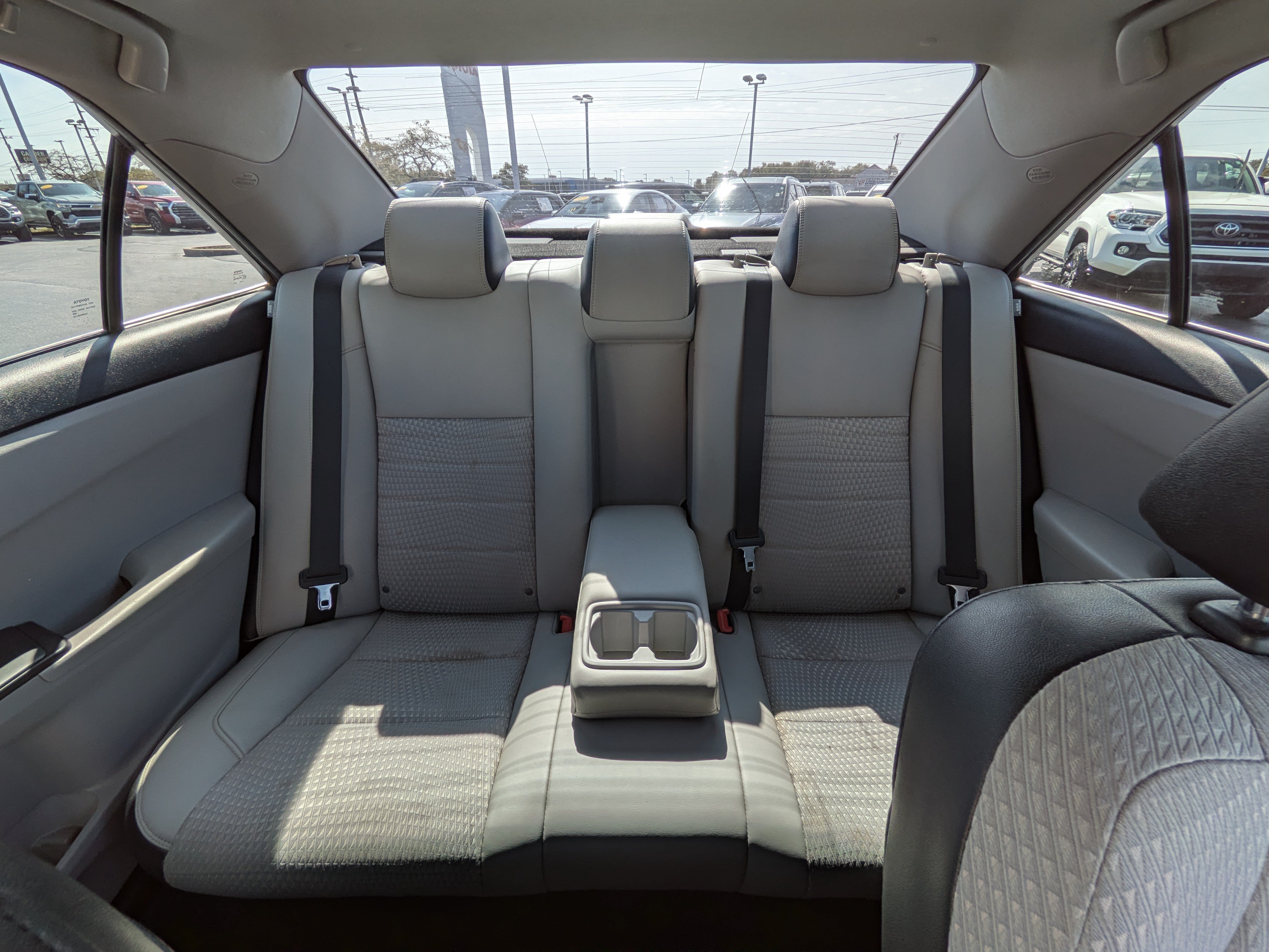 Used 2015 Toyota Camry SE w/ Moonroof Package FWD image 22
