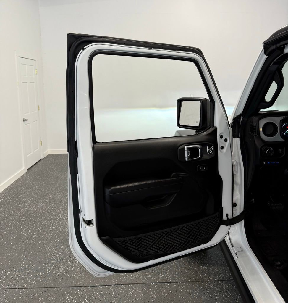 Used 2024 Jeep Wrangler Unlimited image 37