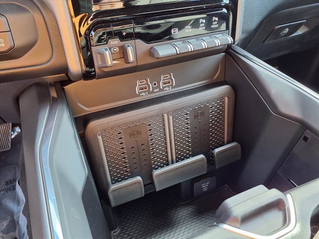 New 2026 RAM 2500 Laramie w/ Night Edition AWD/4WD image 17