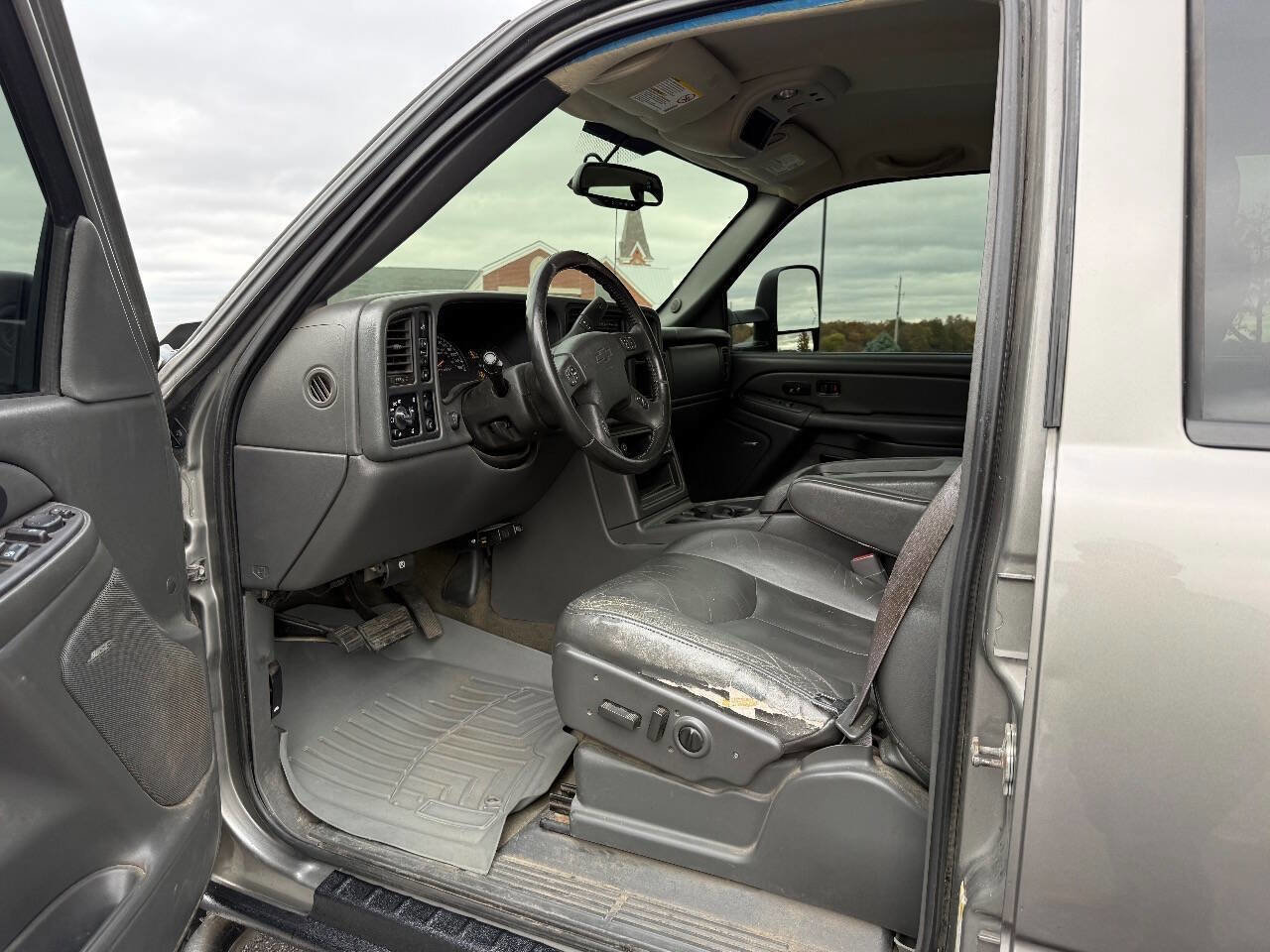 Used 2006 Chevrolet Silverado 2500 LT w/ Heavy-Duty Power Package image 8